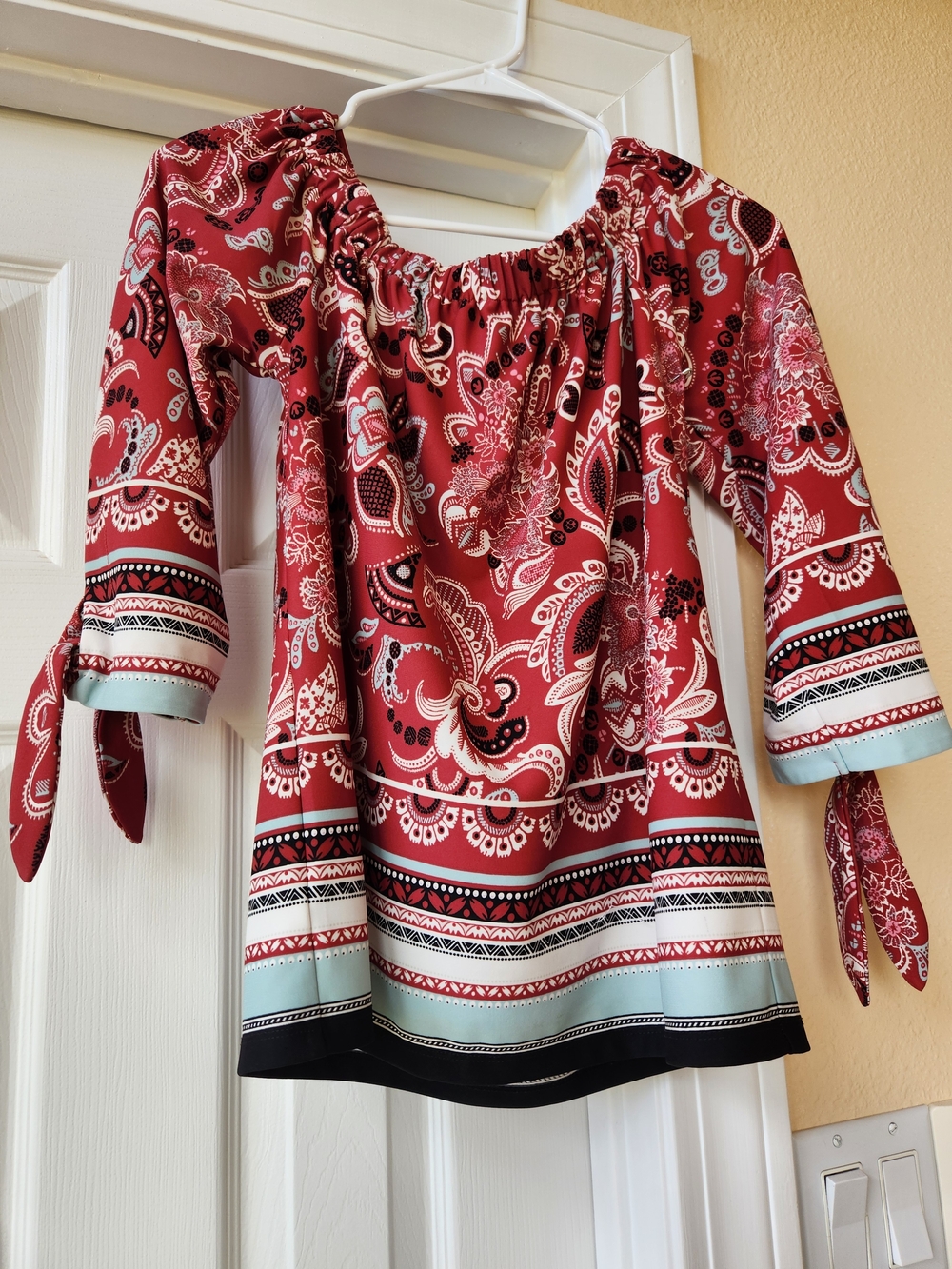 Ann Taylor, Off The Shoulder  Paisley Peasant Top. Size Small